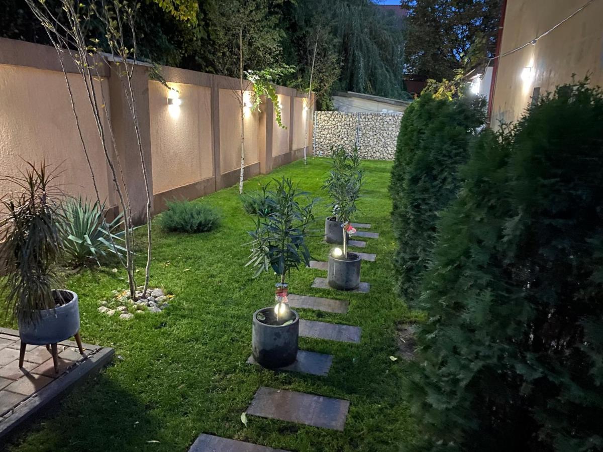 Valivillas Rezidence Bukares Bagian luar foto