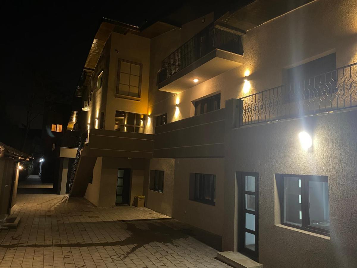Valivillas Rezidence Bukares Bagian luar foto