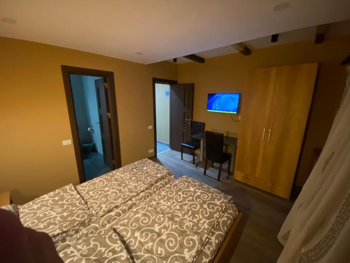 Valivillas Rezidence Bukares Bagian luar foto