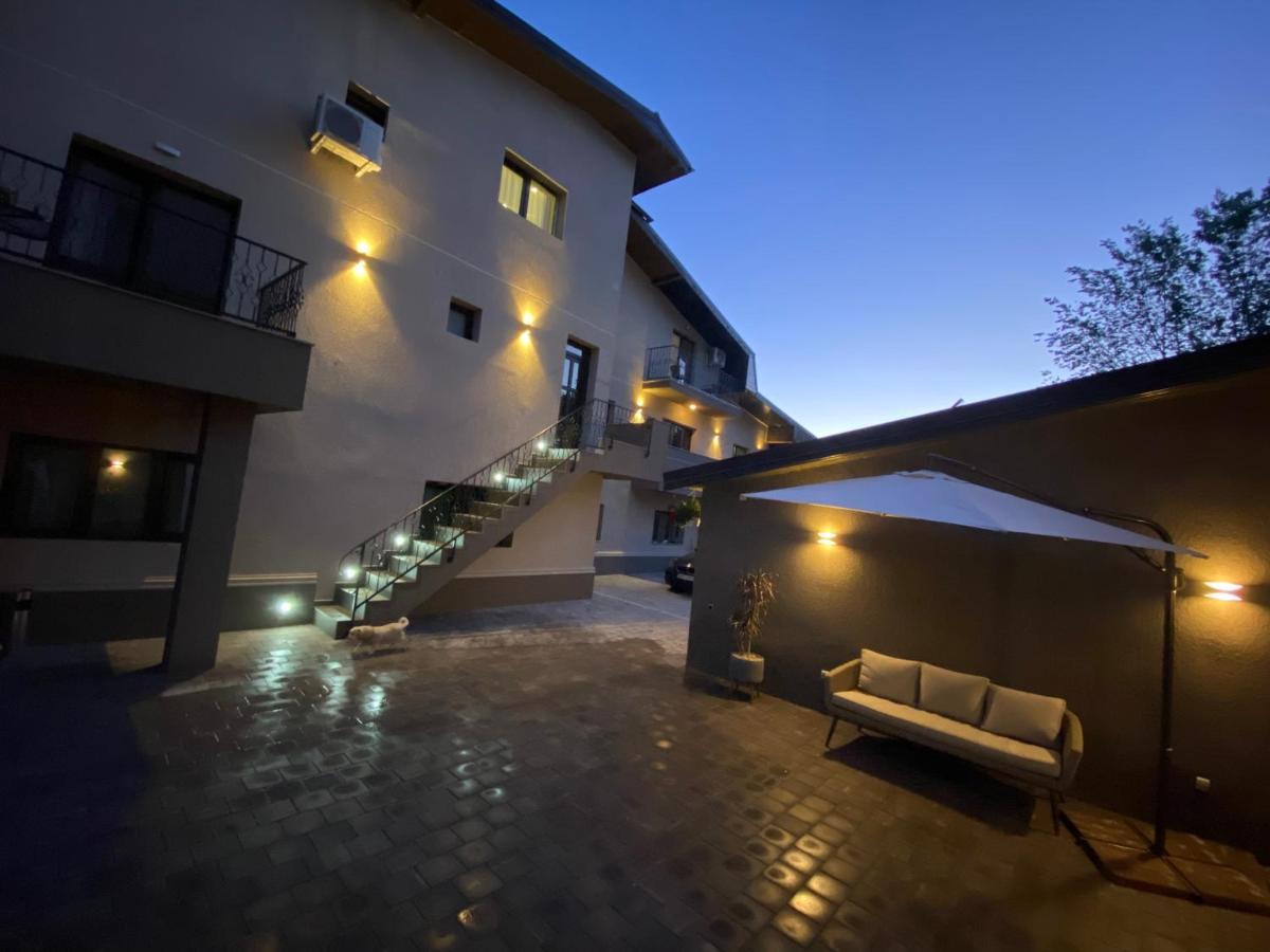 Valivillas Rezidence Bukares Bagian luar foto